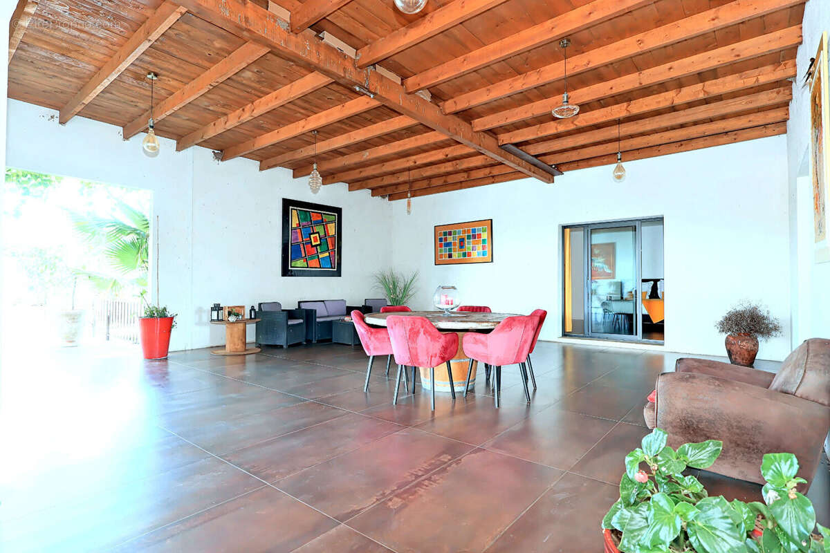 Maison à MAUGUIO