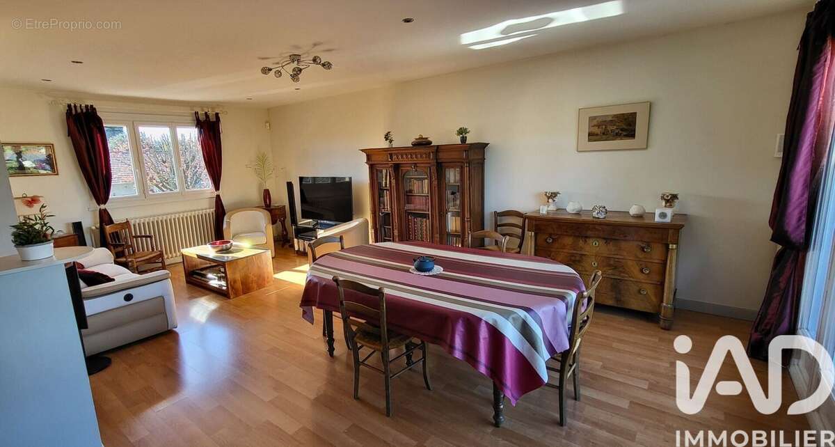 Photo 2 - Maison à SAINT-GENIS-LAVAL