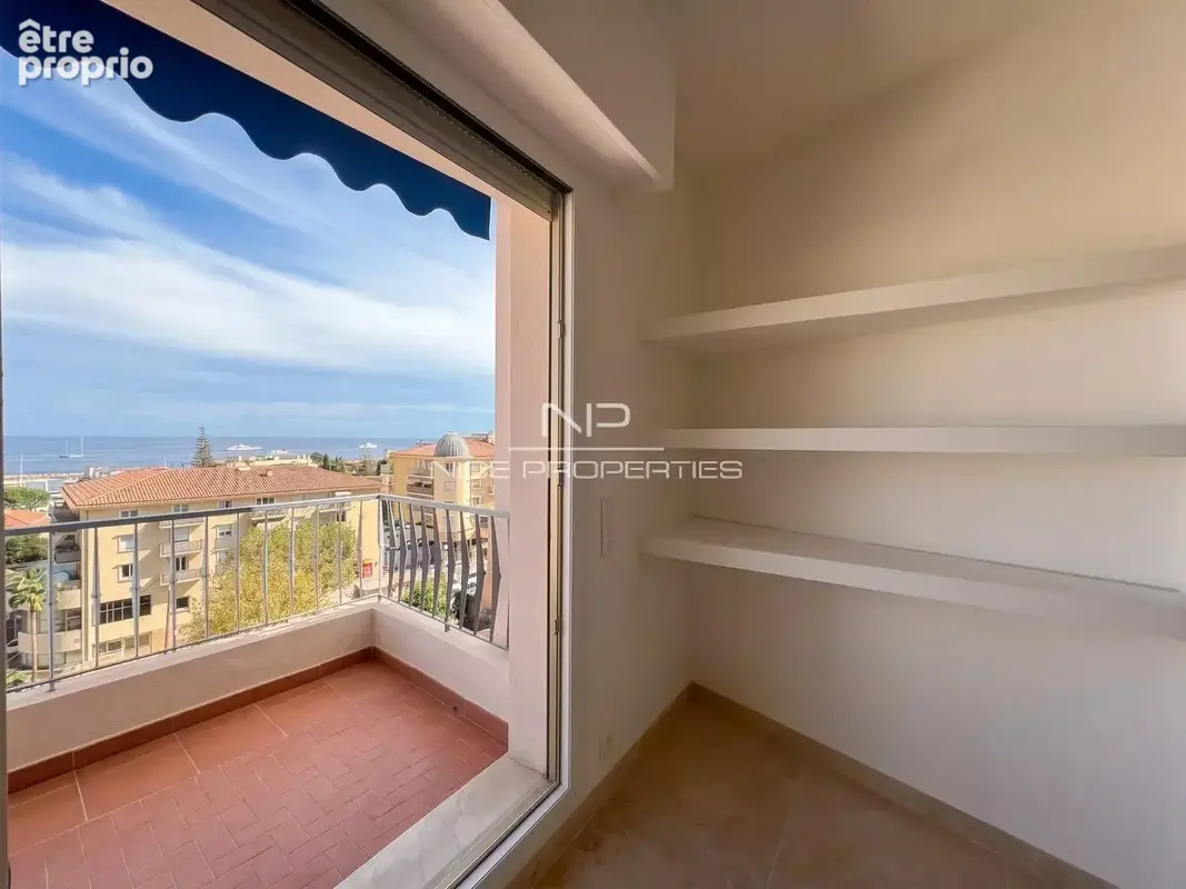 Élégant trois pièces en dernier étage, avec vue mer et deux terrasses - photo 2