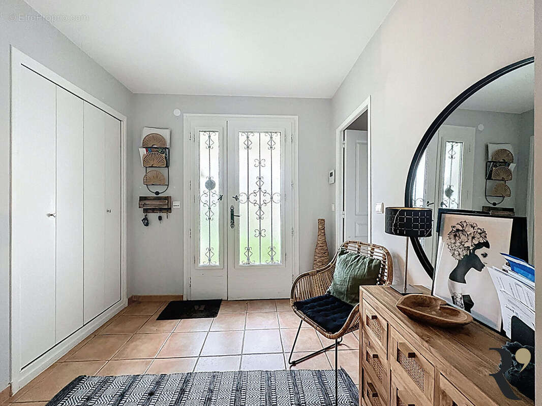 Maison T6 - 200 m² - Terrain 2800 m² - Mons - photo 5