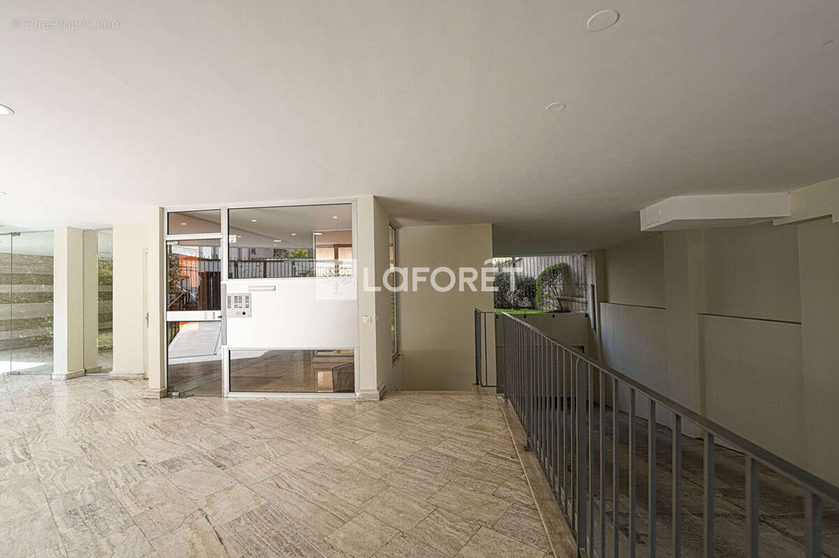 Étage élevé - balcons - vues dégagées - plan optimisé - dpe d - photo 14