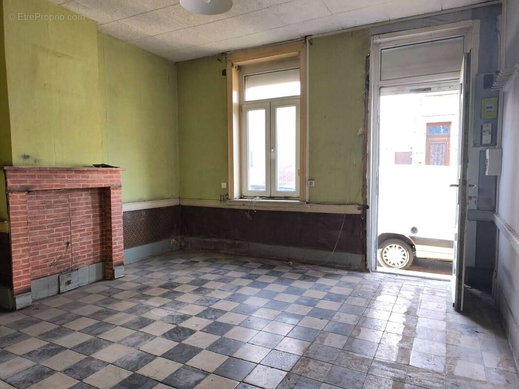 Entrée / Salon - Maison à MONTIGNY-EN-GOHELLE