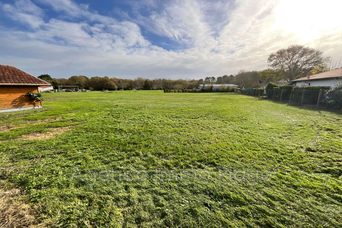 Terrain à GRAYAN-ET-L&#039;HOPITAL