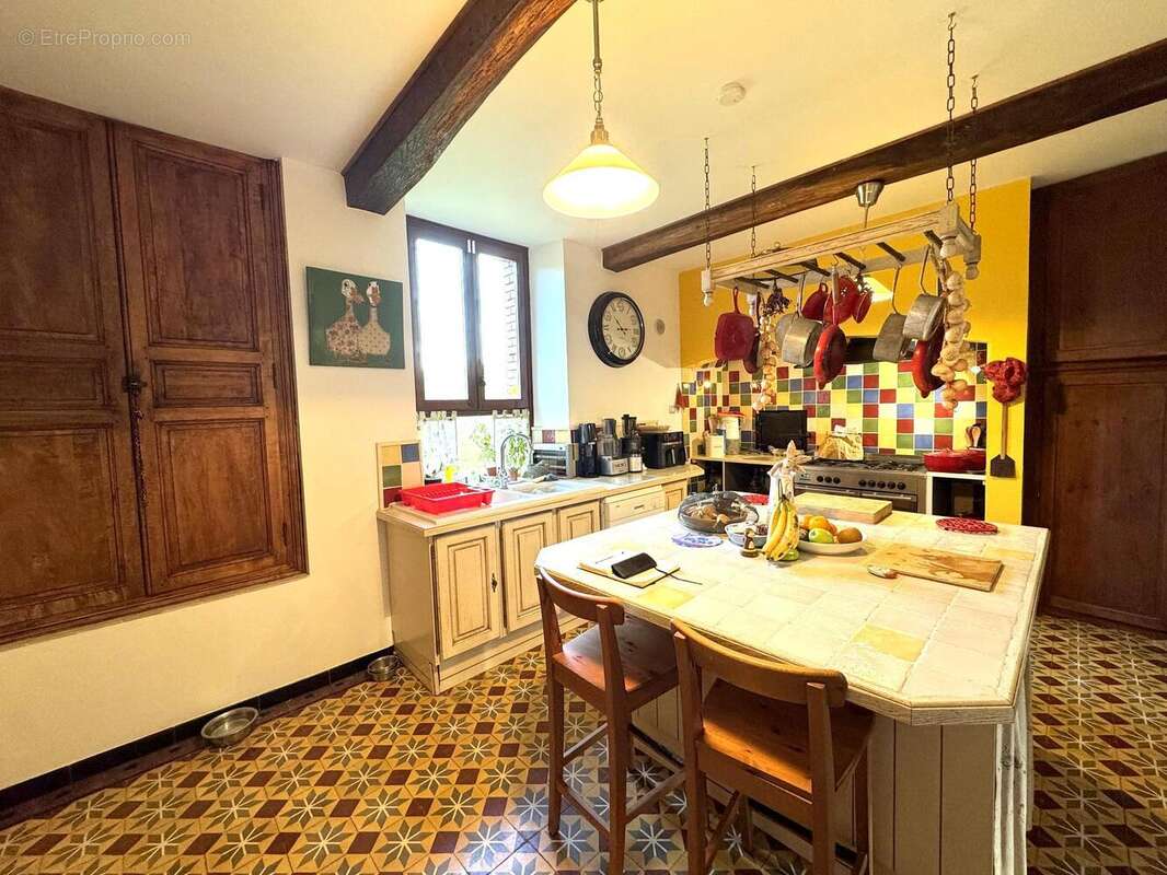 traditional kitchen  - Maison à VIC-EN-BIGORRE