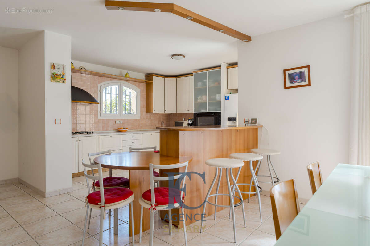 Maison à SAINT-CYR-SUR-MER