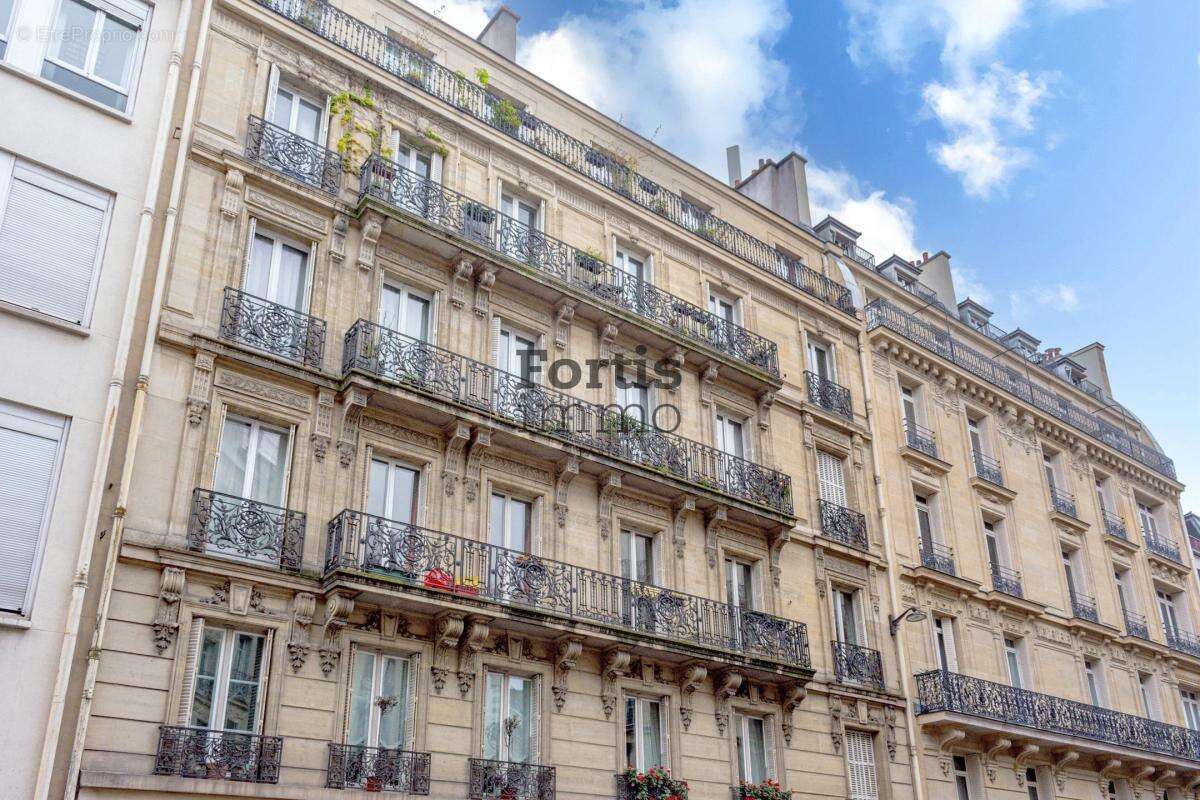 Appartement à PARIS-8E