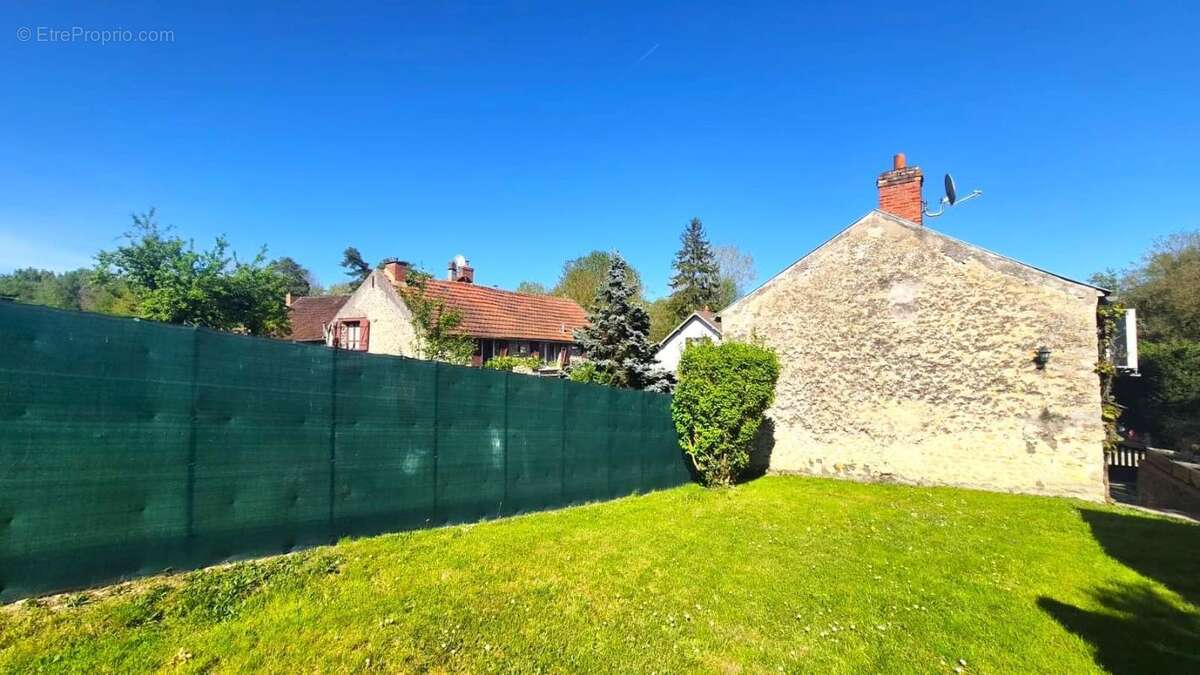 Maison à SAINT-CYR-LA-RIVIERE