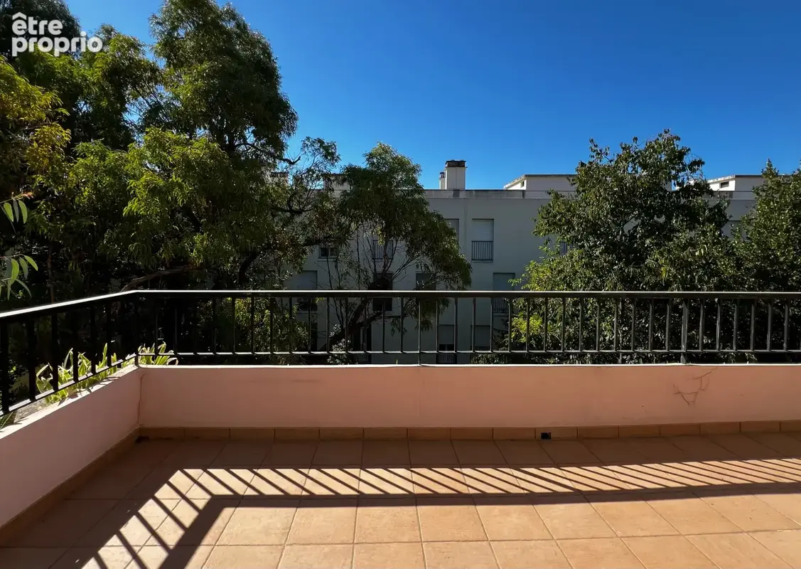 Toulon   petit bois  t3 67 m2   dernier étage avec ascenseur   large balcon - cave & garage - photo 12
