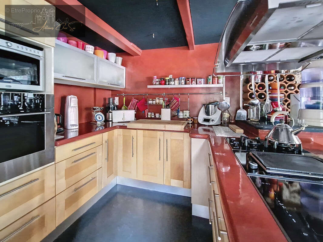 À Vendre - Maison en Pierres avec Cachet et Matériaux de Qualité - photo 6