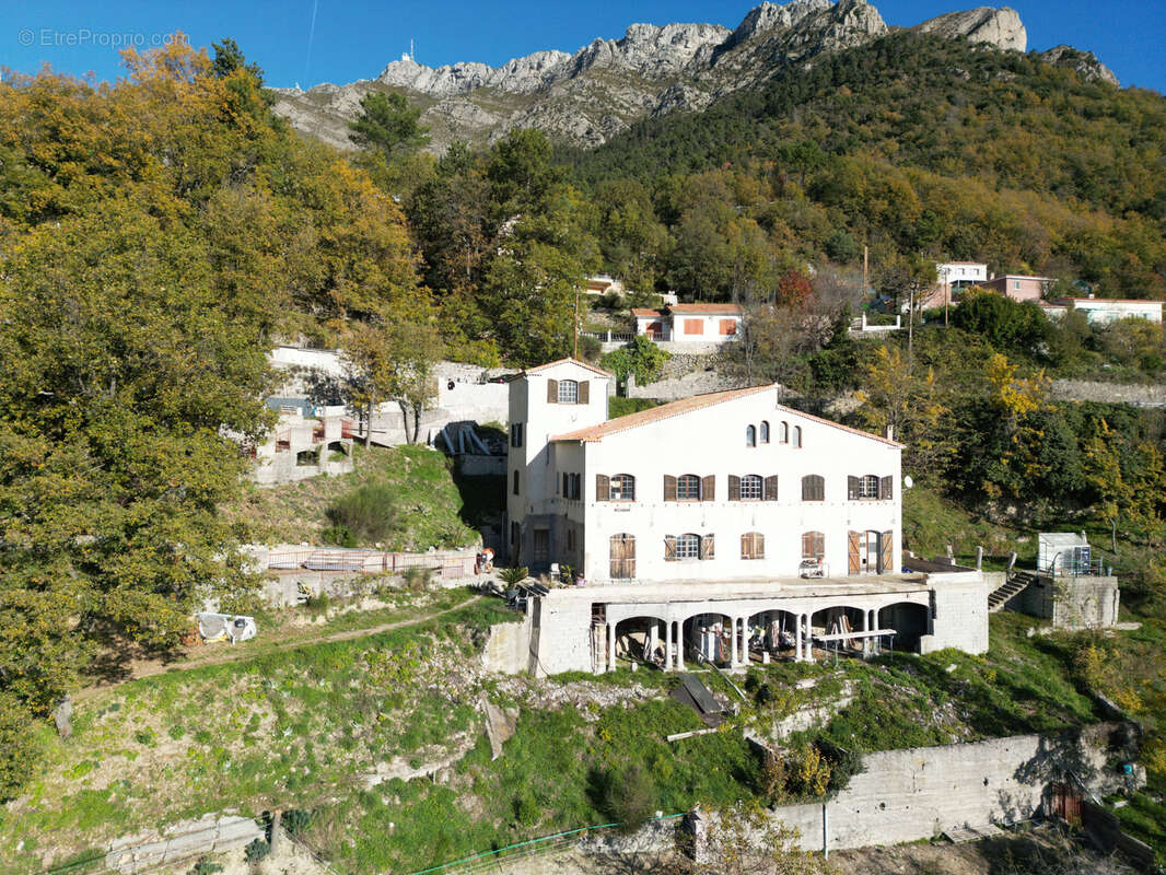 Maison à REVEST-LES-ROCHES