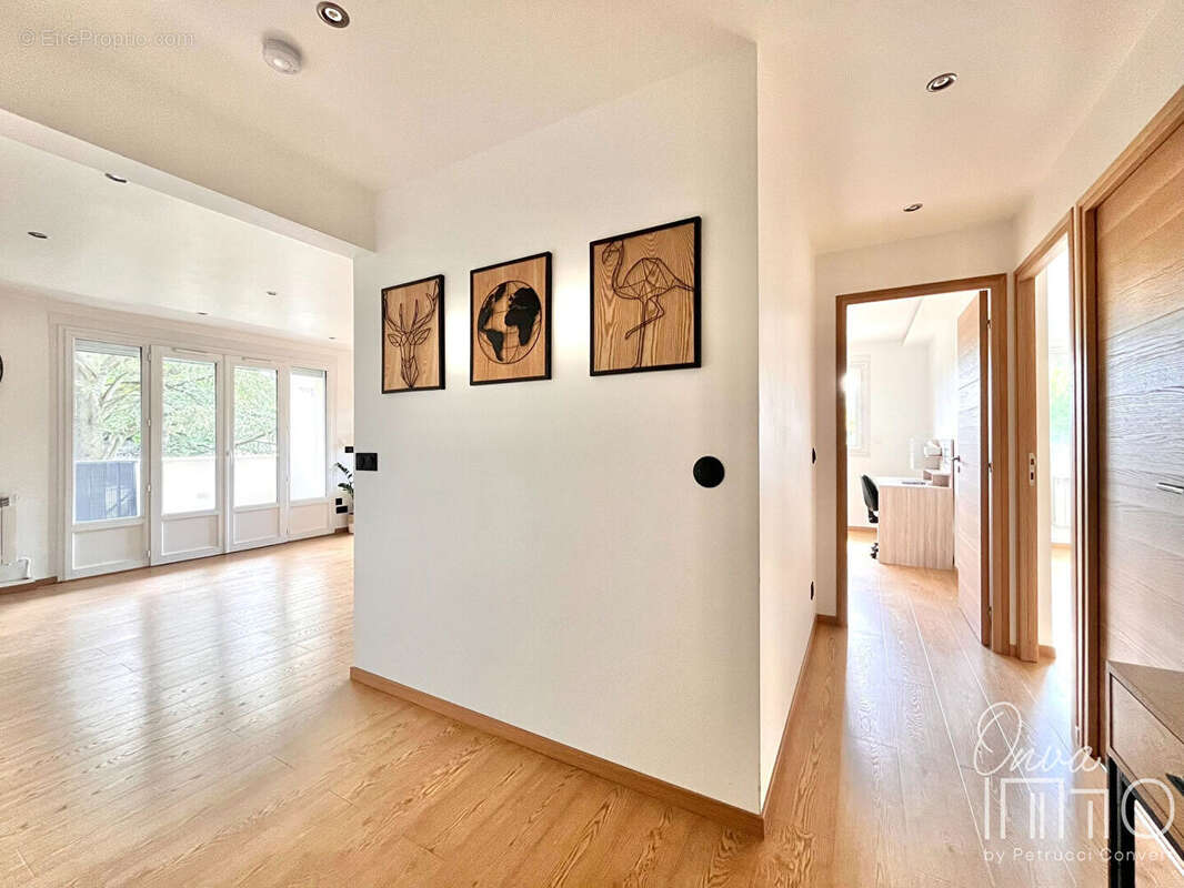 Fontaines-sur-Saône - T3 de 80 m² entièrement rénové avec balcon - photo 5