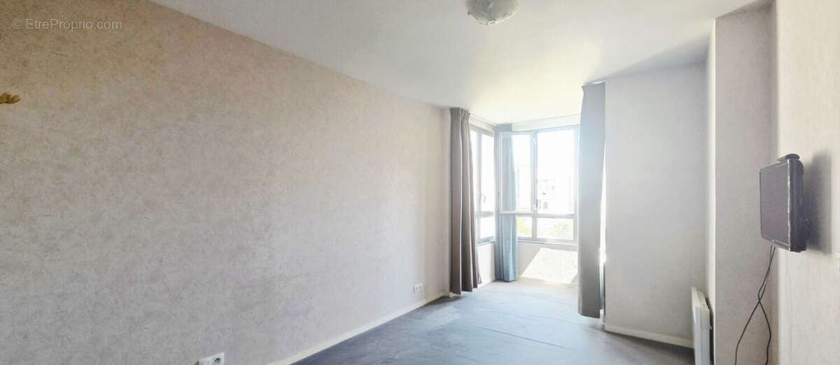Appartement 5 pièces à vendre à Étampes dans une résidence sécurisée avec ascenseur et place de stationnement couverte, idéaleme - photo 6