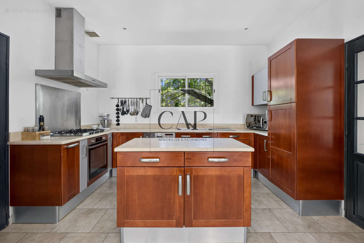 Meyreuil porte d'aix   magnifique propriété de 200 m2 avec vue sainte-victoire, piscine et studio - photo 9