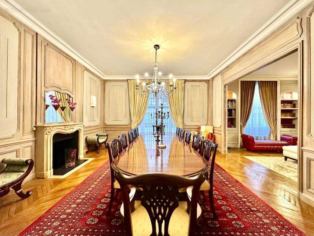 À VENDRE – Exceptionnel appartement de 242 m² à Paris 16e – à 100 m2 du Trocadéro - - photo 2