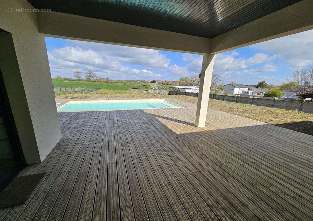 Maison à ESPINASSE-VOZELLE