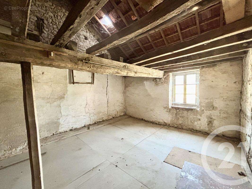 Maison à SAINT-ETIENNE-DE-FURSAC