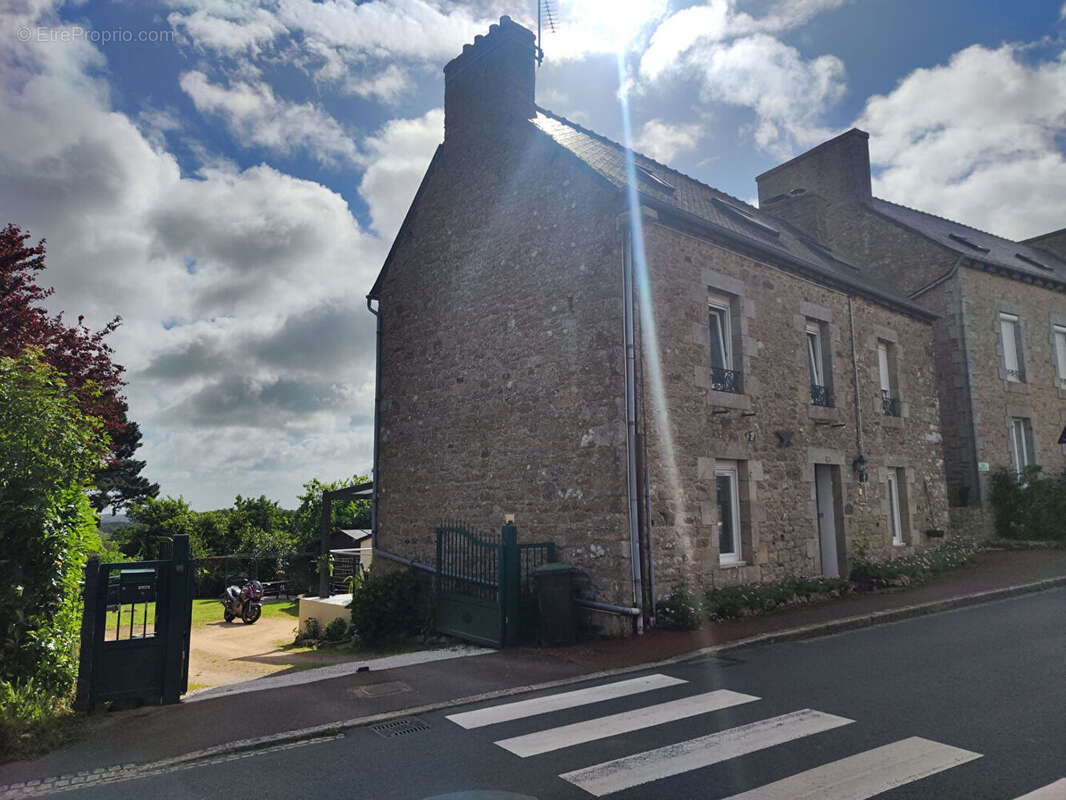Maison à LANRODEC