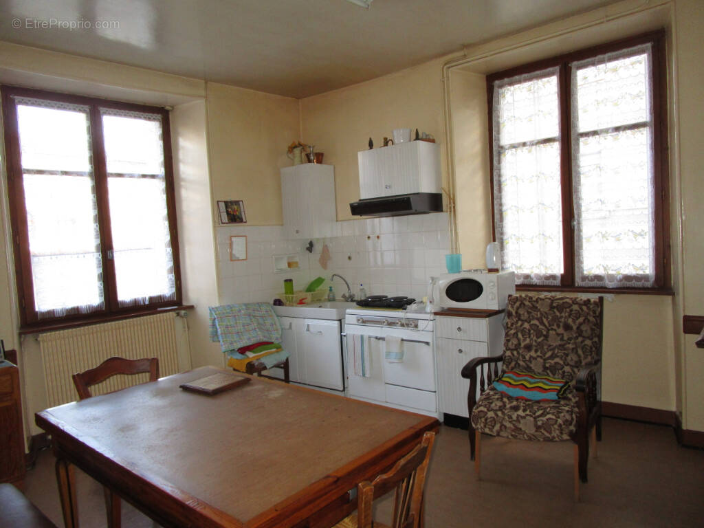 Maison 7 pièces 114 m² · à Langeac · 113,9 m² · 55 000 €