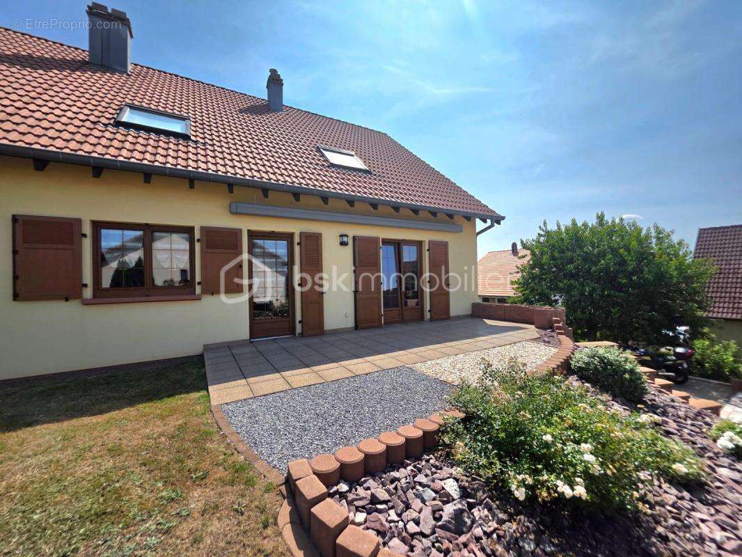Maison spacieuse de 180 m² située dans un cadre verdoyant et paisible - photo 2