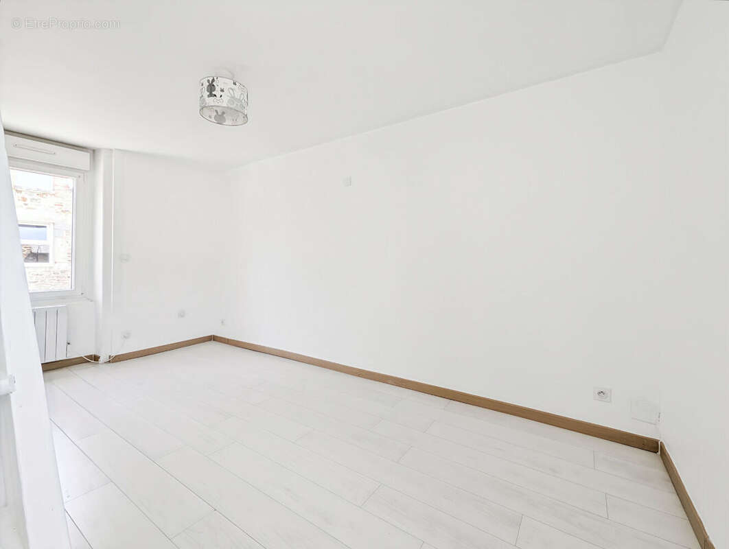 Maison au coeur de Montreuil-sur-Ille - Gare à pied  -  3 niveaux - 27 m2 - photo 10