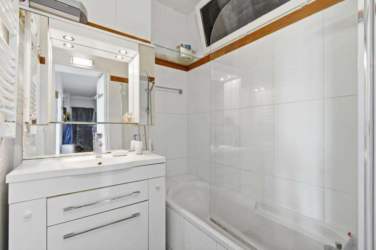 Suresnes republique - appartement de 3 pieces de 71 m² avec balcon, ascenseur et cave - photo 11