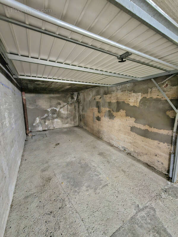 Parking à SAINT-ETIENNE