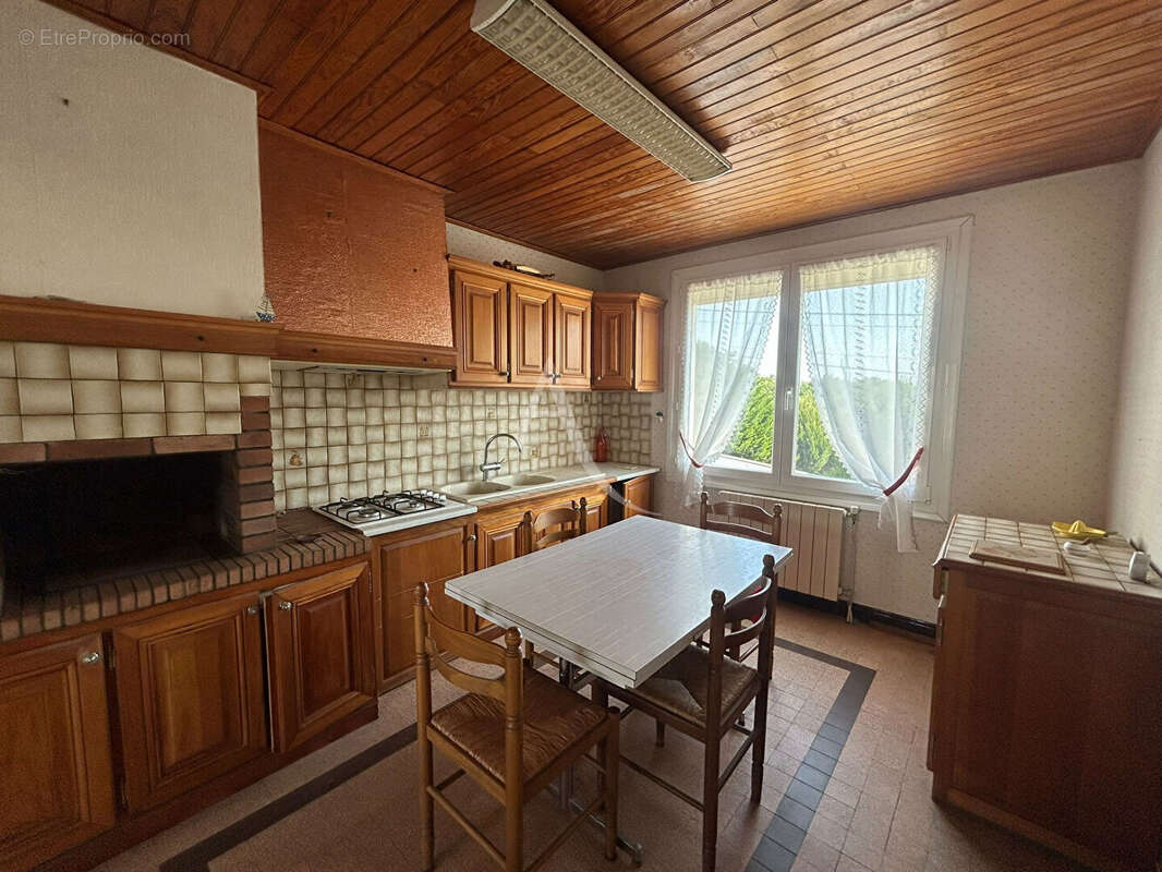 INDRE ? Maison familiale 3 CH avec dépendance habitable : un bien aux multiples possibilités ! - photo 2