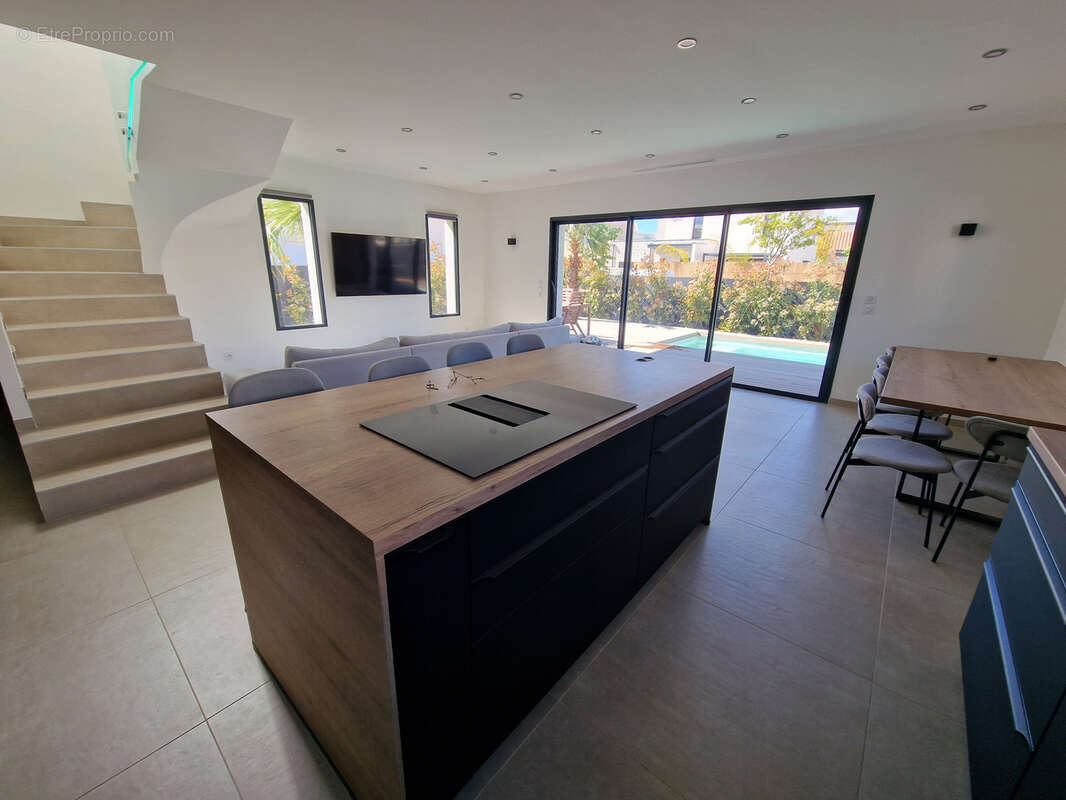 Maison à SAINT-BRES