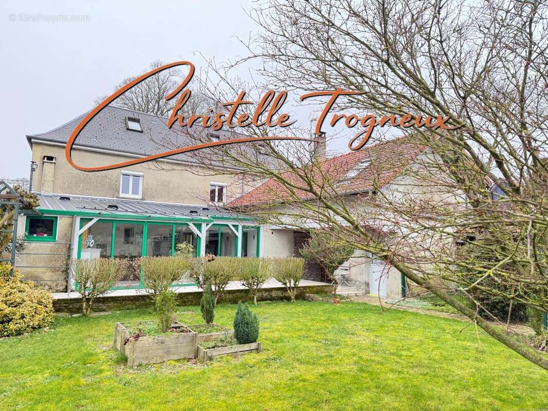 Maison 209 m² à Herissart  - photo 9