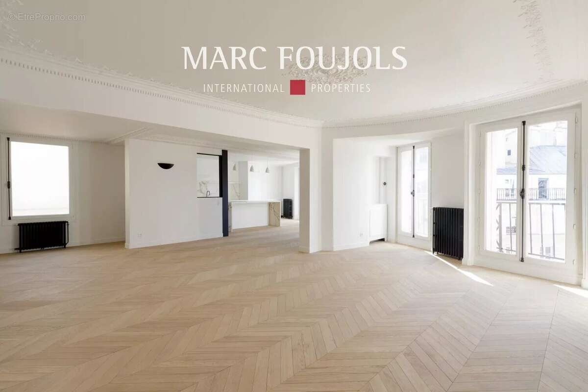 Appartement à PARIS-8E