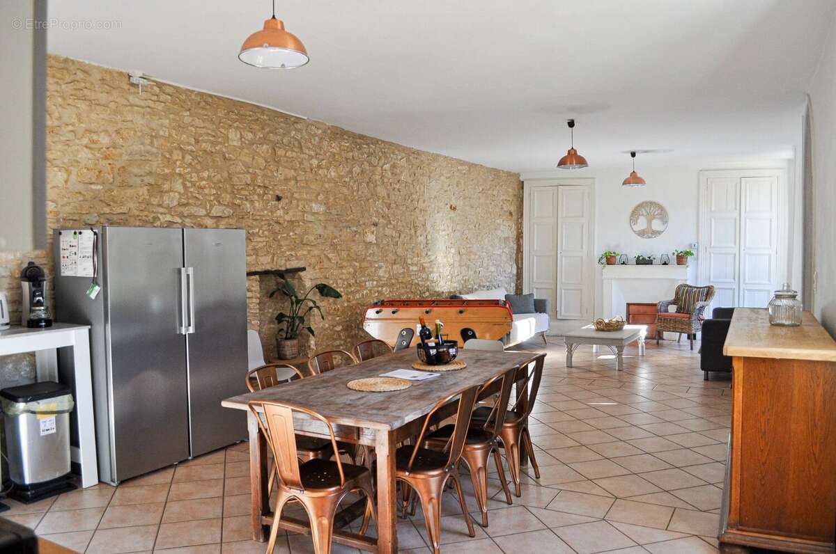 Maison en pierre - 247 m² - 8 chambres - Terrain 2 130 m² - Savignac-les-Églises - photo 4