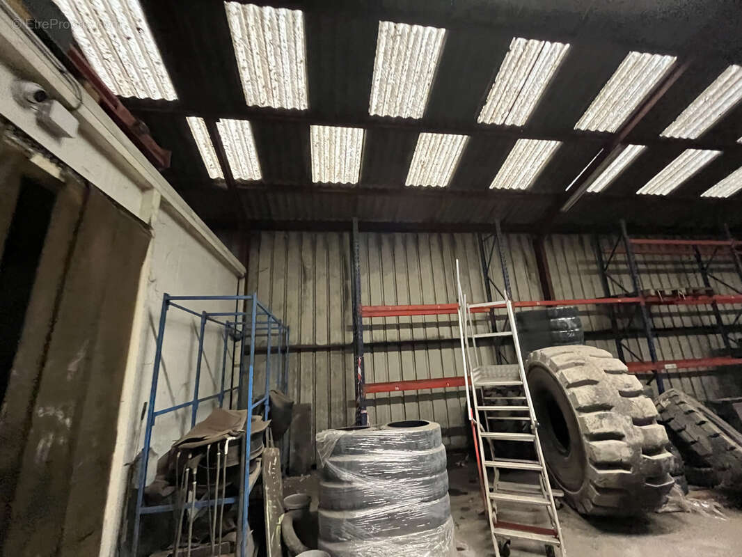 Bâtiment de 780.00 m2 sur une parcelle de 2926 m2 - photo 4