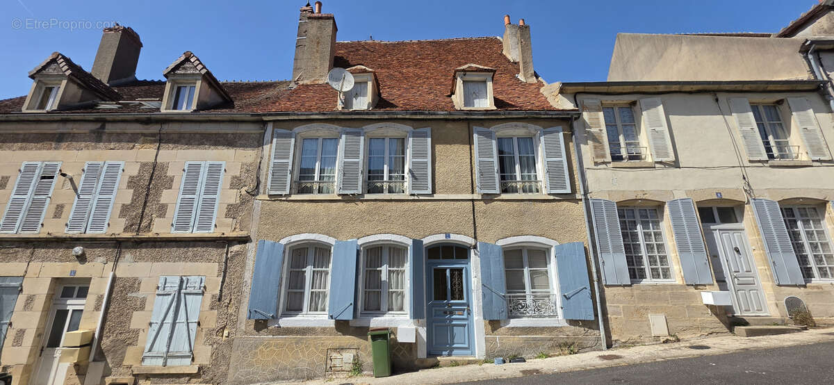 Maison à VARZY
