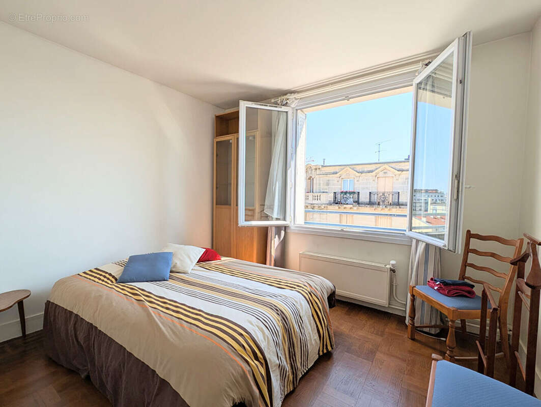 Magnifique appartement en dernier étage avec balcon - Asnières - photo 5