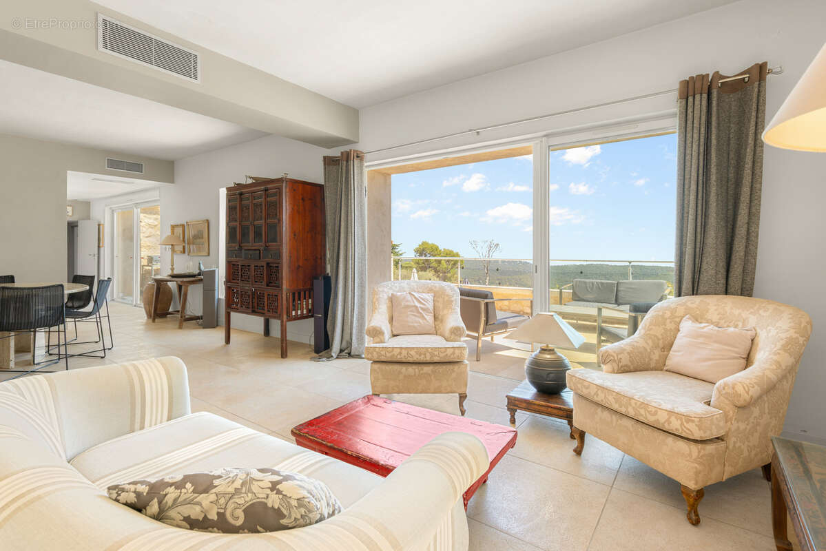 TOURRETTES-SUR-LOUP — Villa d'exception avec vue mer panoramique - photo 9