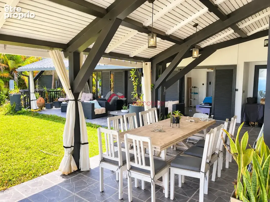 Le tampon   secteur la pointe  villa 6/7 pièces avec piscine et vue dégagée sur le littoral - photo 4