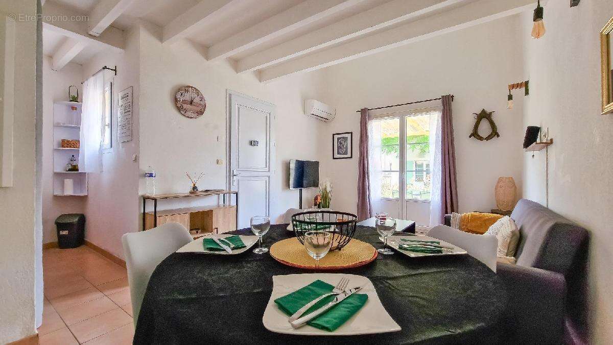 Maison à GALLARGUES-LE-MONTUEUX