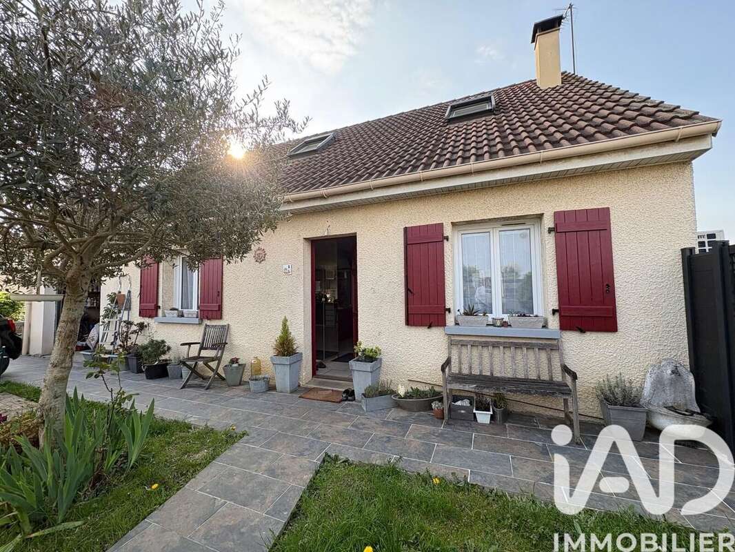 Maison 105 m² à Tournan-En-Brie  - photo 2