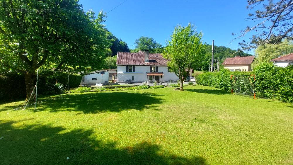 Maison à PONT-DE-ROIDE