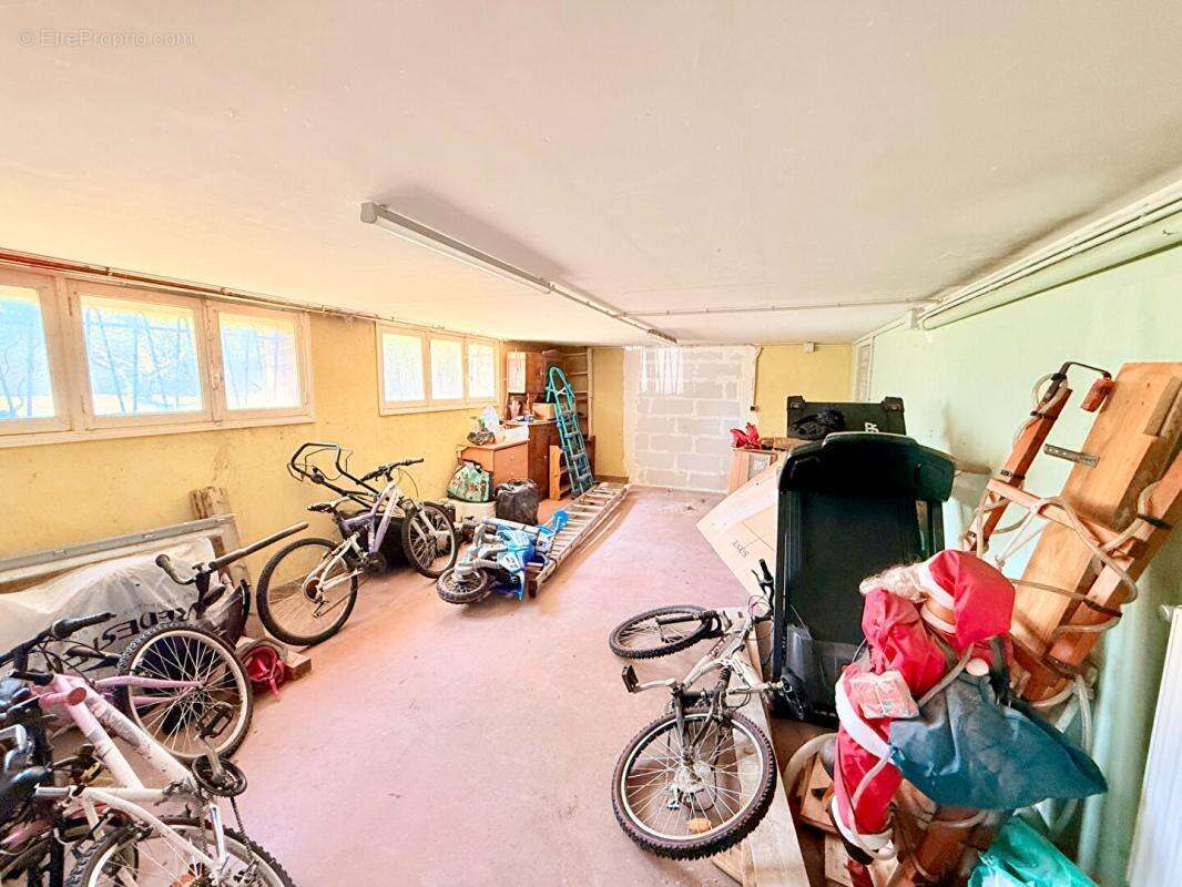 À 10 minutes de la gare LAROCHE-MIGENNES, Maison familiale de 220 m², 6 chambres, sur sous-sol total - photo 17