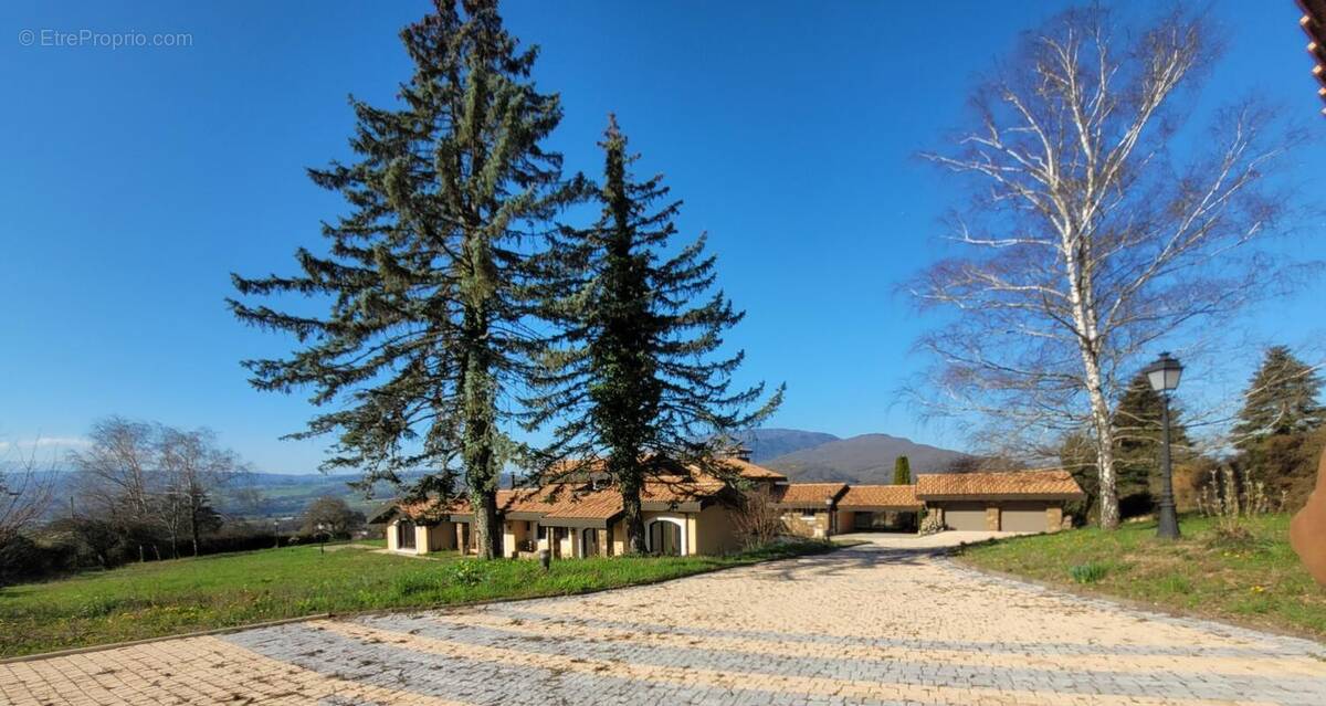 Maison à VETRAZ-MONTHOUX