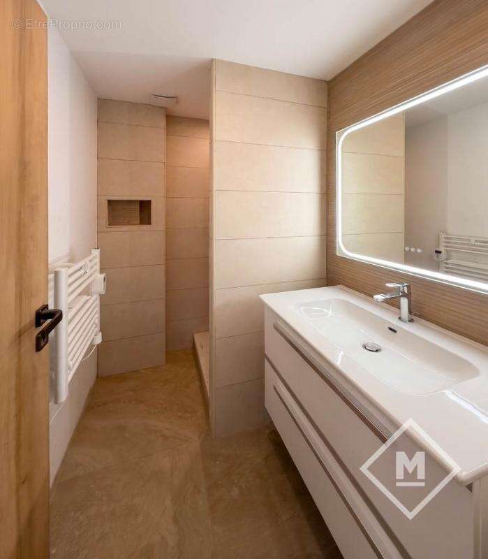 Appartement à MARSEILLE-4E