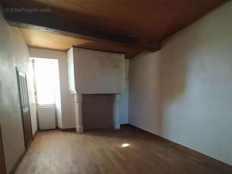 Maison à LA TOUR-BLANCHE