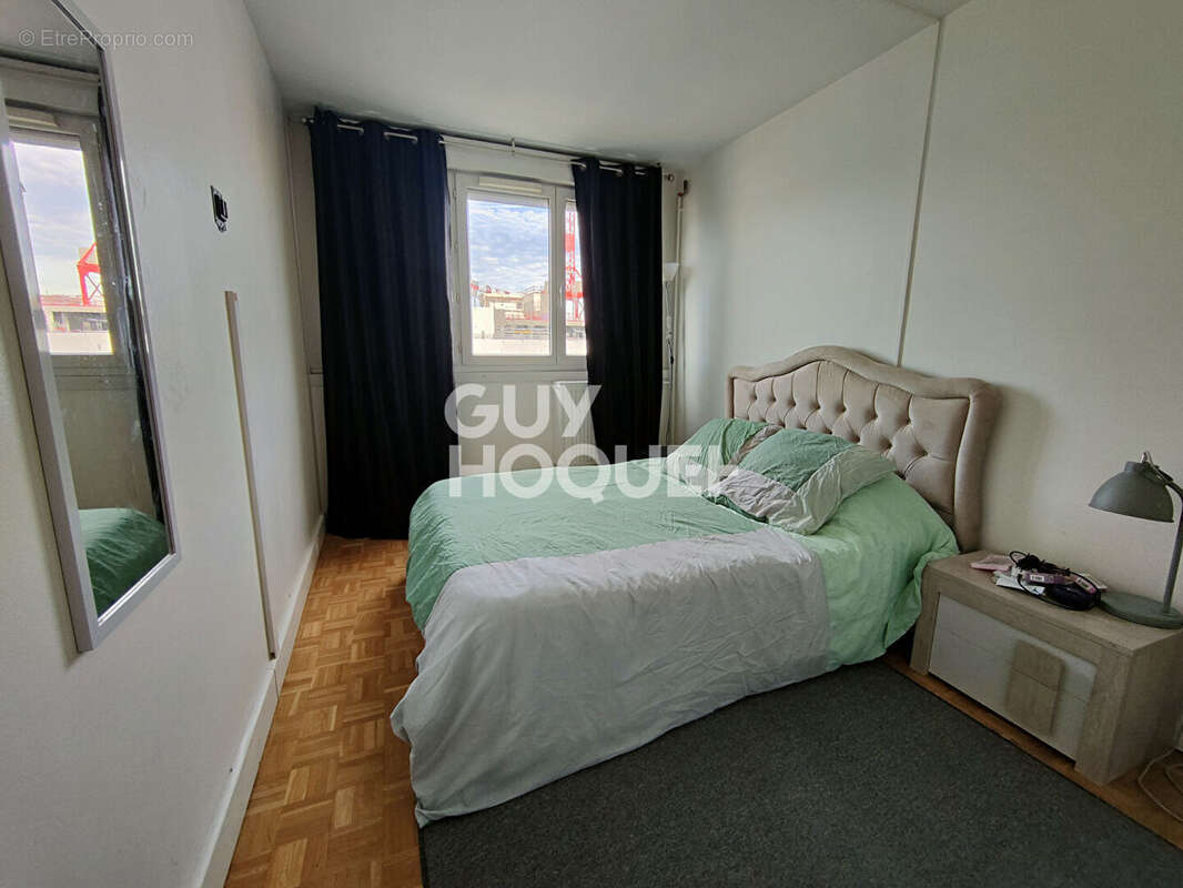 Appartement à COURBEVOIE