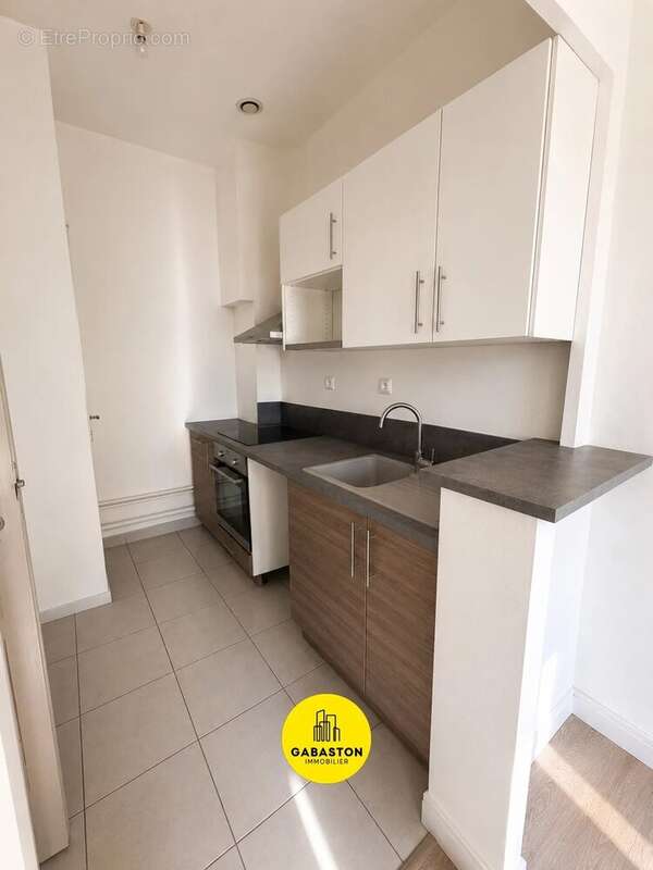 Appartement 76 m² à Marseille-2e  - photo 3