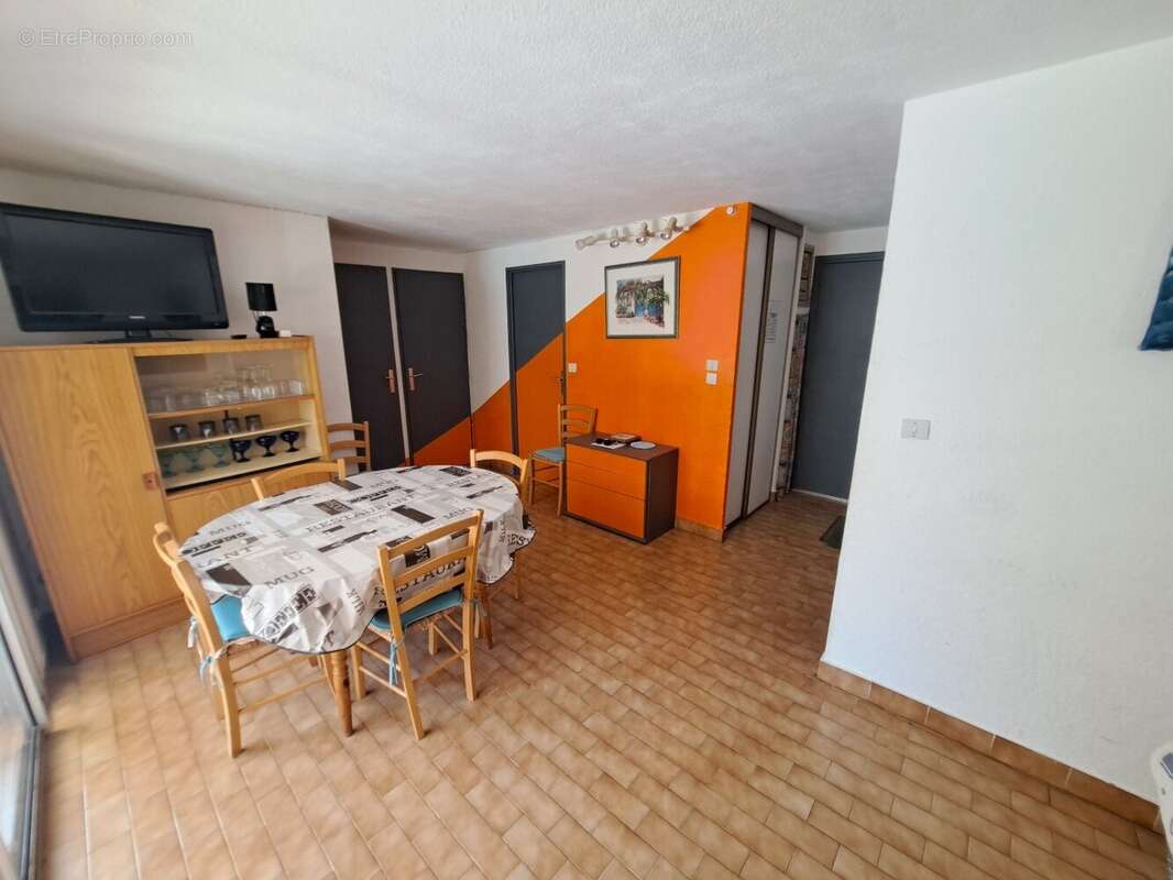 Le cap d'agde t3 + cabine en rez de jardin avec parking. - photo 4