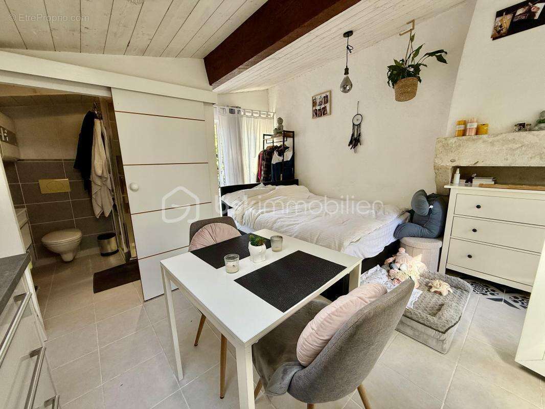 Maison à NIEUL-LES-SAINTES