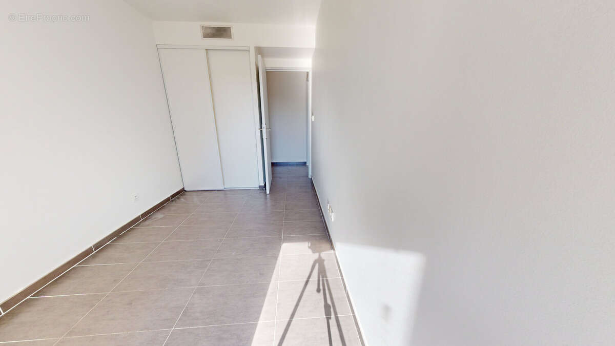 Appartement 68 m² à Marseille-8e  - photo 13