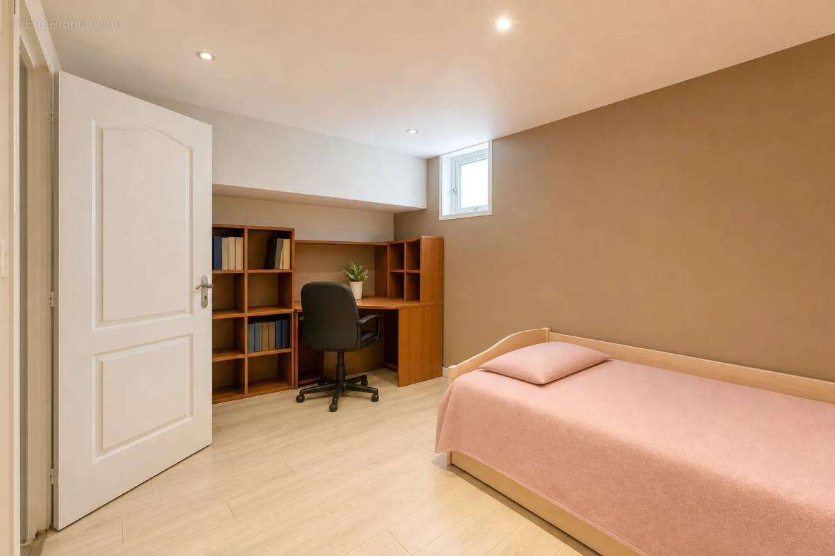 BONDY - Maison familiale 5 pièces avec jardin avec dépendance - photo 6