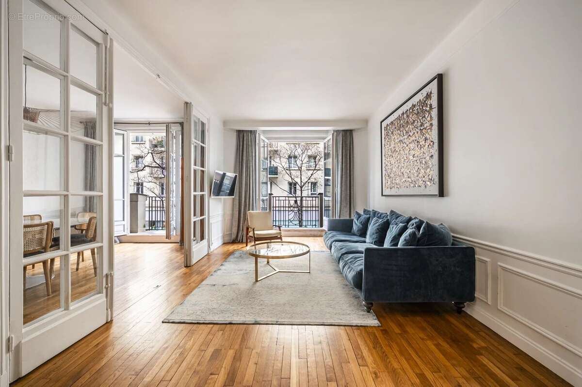 Appartement à PARIS-16E